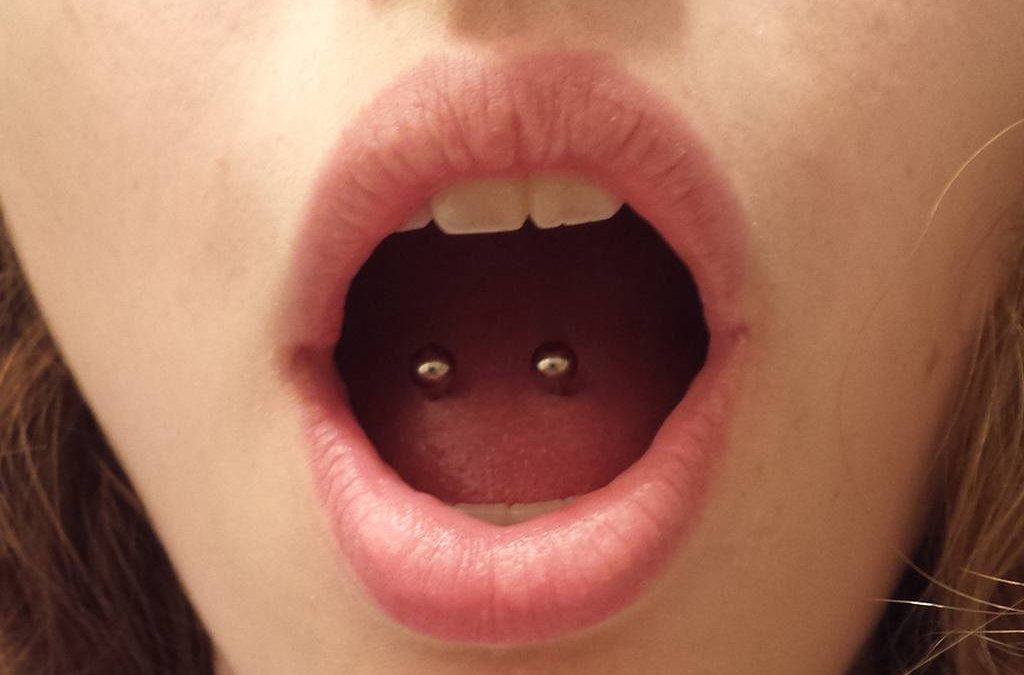 Los riesgos de los piercings en la salud oral: cicatrices, infecciones y más